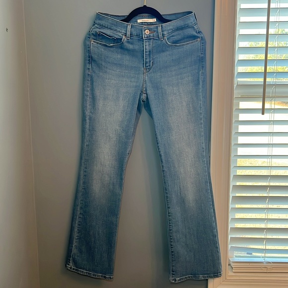 Levi’s Strauss Classic Light Denim Boot Cut Jeans Zero Distressing Size 4 - Picture 4 of 8